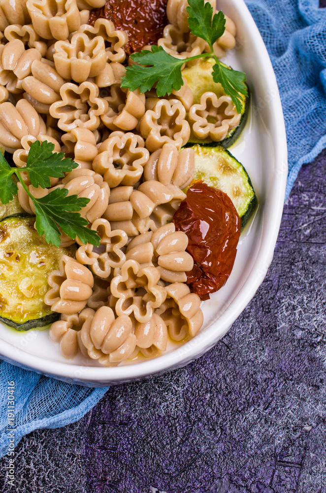 Fototapeta premium Brown pasta with vegetables