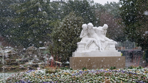 Le Secret sous la neige, statue de Béclu, parc de La Tête d'Or, Lyon © maglsl