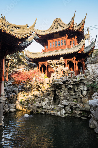 Yu Yuan Garden - Oriental Rooftop - anglular roof