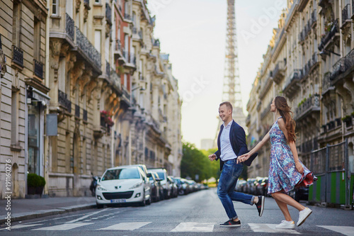 Romantic couple near the Eiffel tower in Paris © Ekaterina Pokrovsky