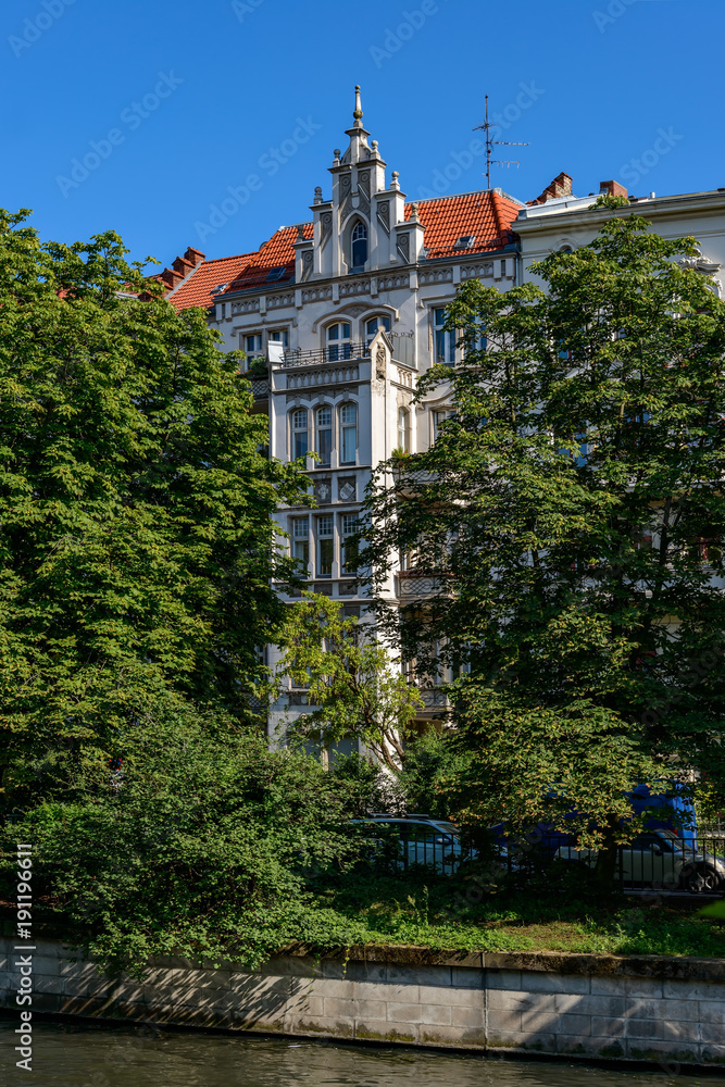 Unter Denkmalschutz: Prachtvolles Bürgerhaus der Jahrhundertwende am Planufer in Berlin-Kreuzberg