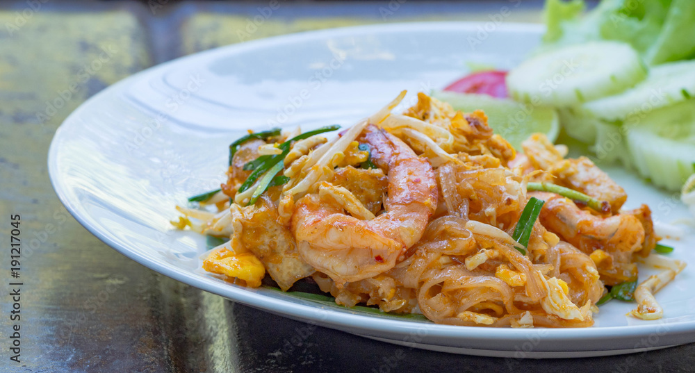 Pad thai with prawn serve in white plate with vegetable
