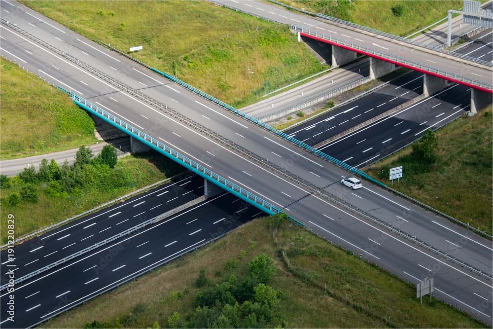 Vue aérienne d'un croisement de routes près d'Alençon - 61 Vue aérienne d'un croisement de routes près d'Alençon - 61