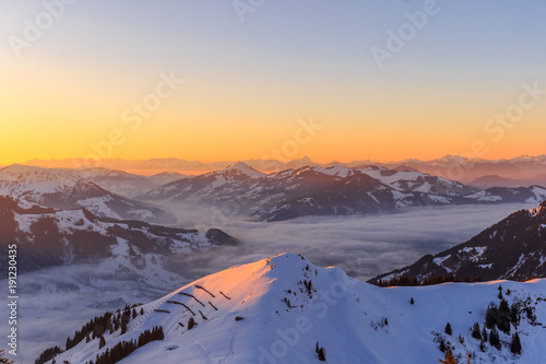Fotografi Sunset at Austrian Mountain Range in Winter