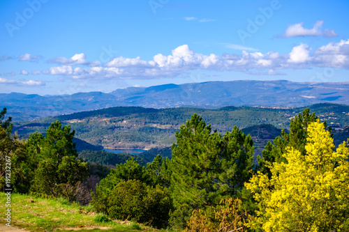 Obraz na płótnie Vue panoramique sur le massif de Tanneron et lac de Saint-Cassien, Provence, sud de France. w salonie