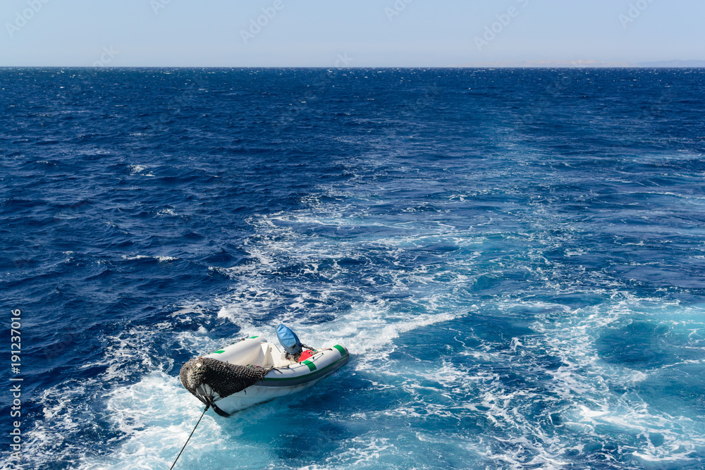Naklejka premium Motor boat in the sea
