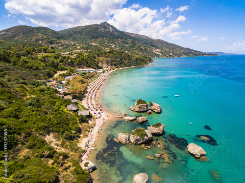 Widok z lotu ptaka plaży Porto Zorro Azzurro na wyspie Zakynthos (Zante), w Grecji