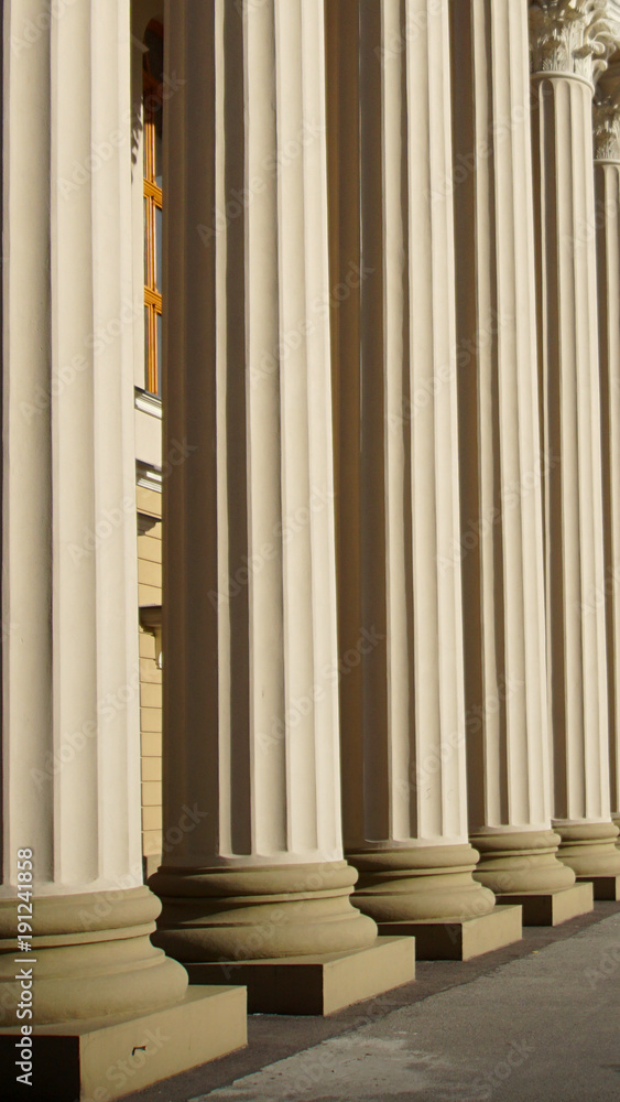 Obraz premium Entrance With Columns