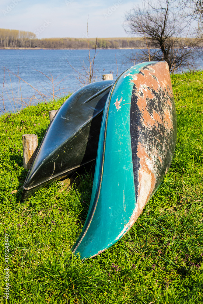 Naklejka premium Two kayaks on the coast