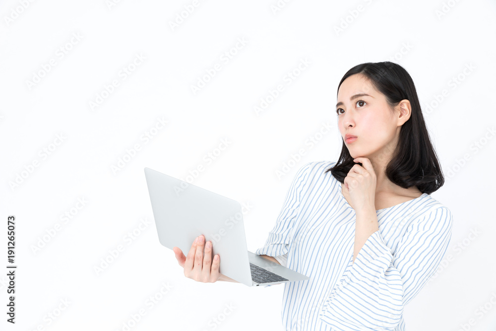 私服女性　白バックイメージ