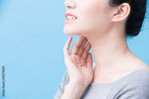women with thyroid gland problem photo