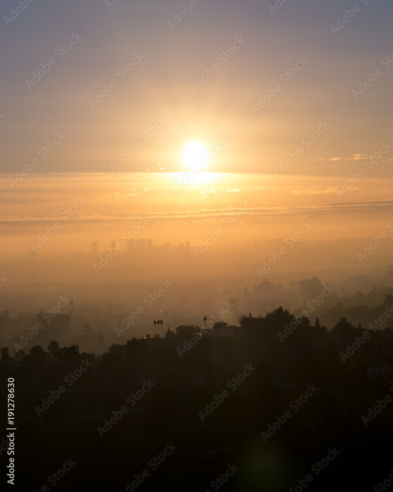 Sonnenuntergang über Los Angeles, USA. Geschossen vom Griffith Observatory 