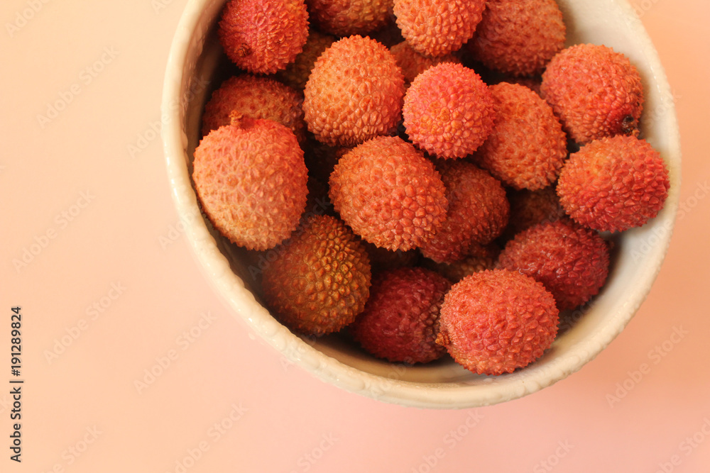 Uncleaned fruits of whole litchi in a bowl