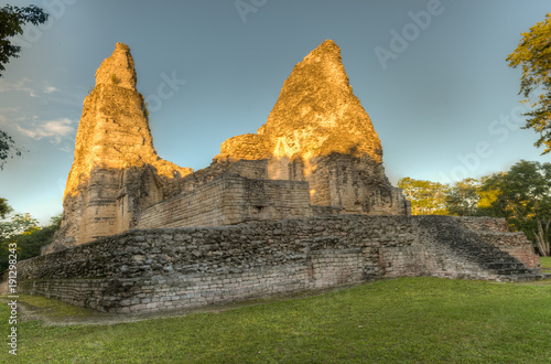 Xpuhil ist der Name einer präkolumbischen Maya-Ruinenstätte im Rio Bec Stil