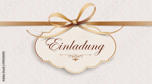 Einladung mit einer klassischen Etikette mit Band auf einem edlen Hintergrund mit Ornamenten