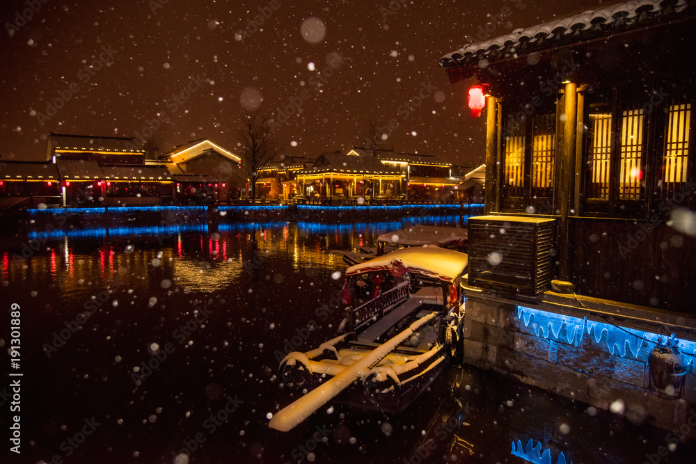 Snow scenery in the evening of Wuxi ancient town