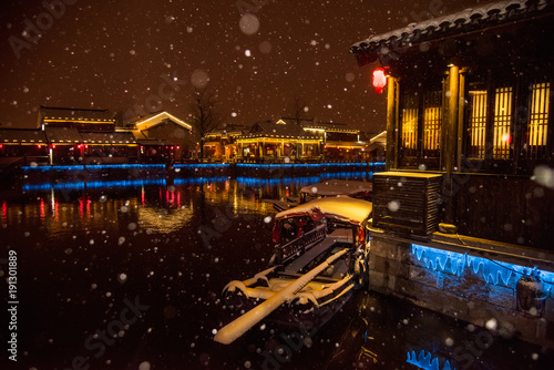 Snow scenery in the evening of Wuxi ancient town