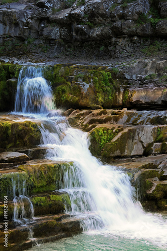 Fototapeta Naklejka Na Ścianę i Meble -  Wasserfall in den spanischen Pyrenäen