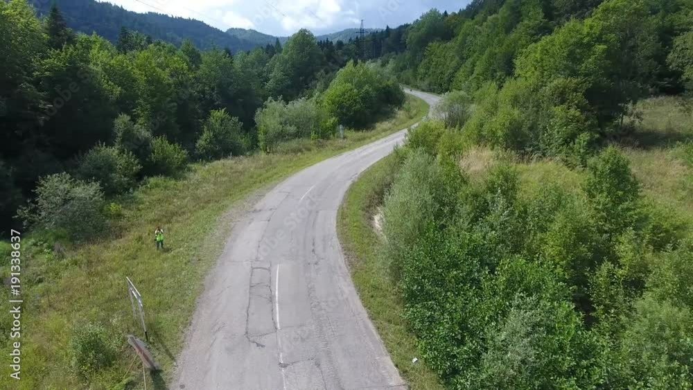 автогонка в горном лесу автогонка в горном лесу