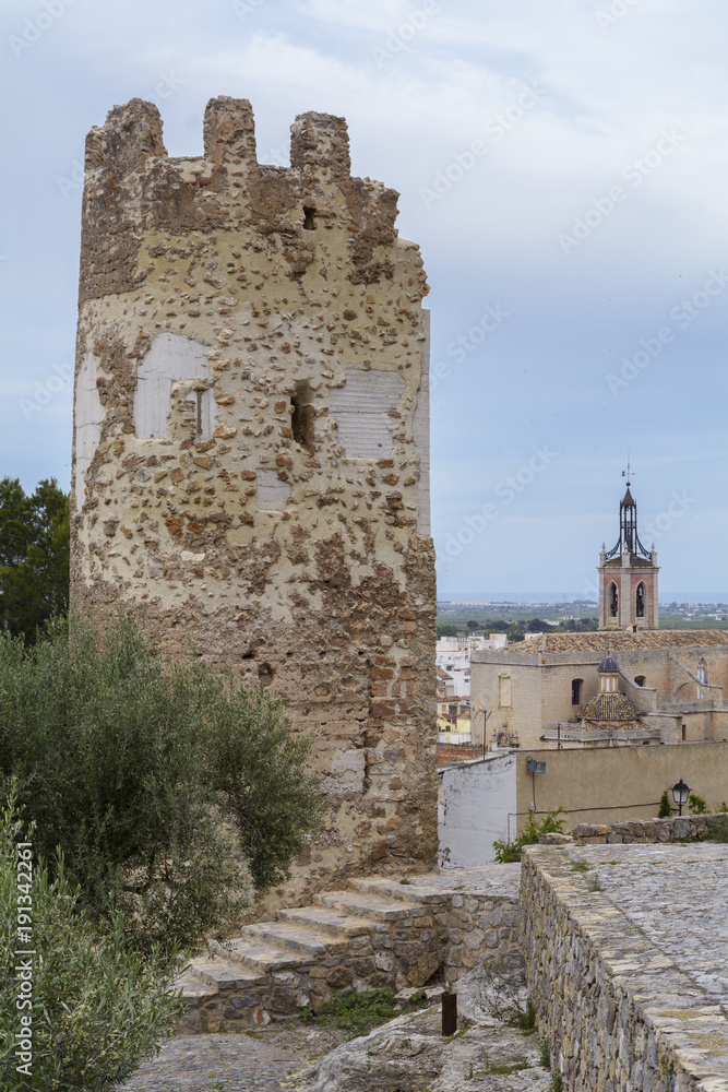 Obraz premium Torre de Santa Ana y campanario de la iglesia de Santa María. Sagunto. Valencia. España