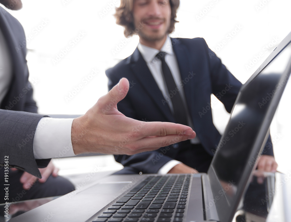 Fototapeta premium business partners discussing information with laptop