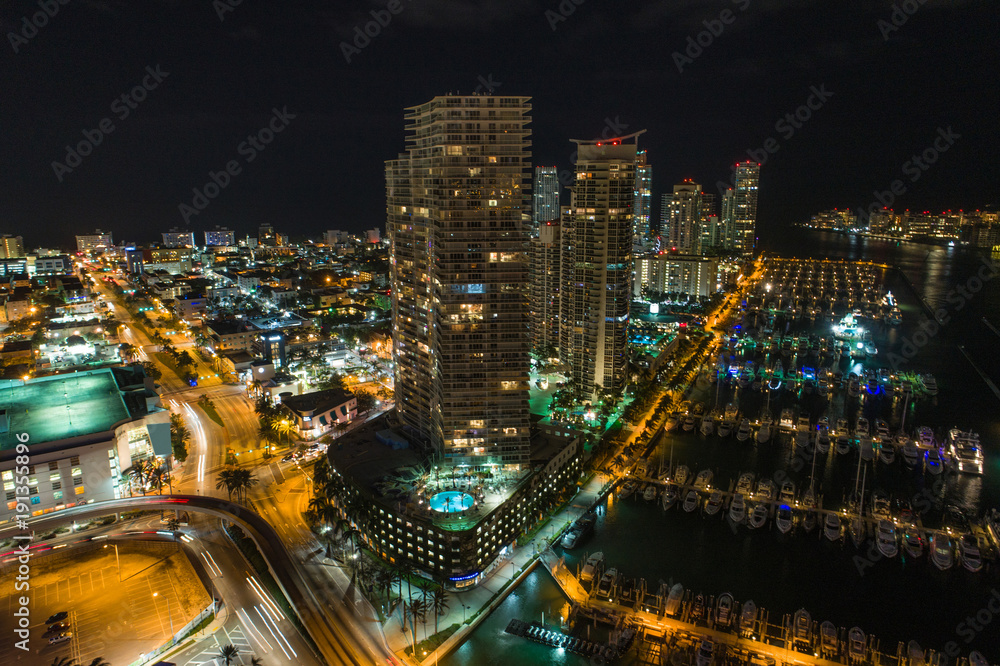 Fototapeta premium Miami Beach 5th Street apartment buildings condos and shopping district