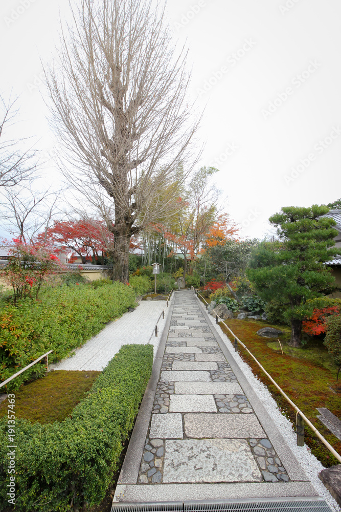 Park in Japan's Public Place The message indicates that luck is prosperous. Park in Japan's Public Place The message indicates that luck is prosperous.
