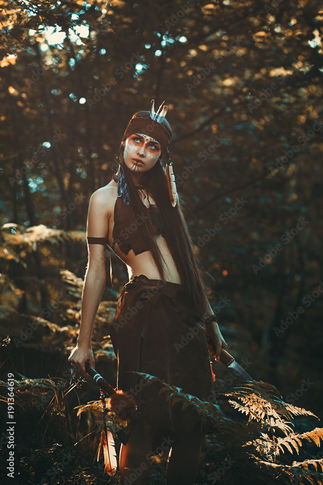 Obraz premium Huntress with knife and tomahawk