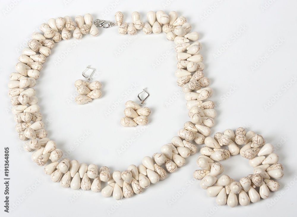 Necklace with stones on a white background. Bijouterie. Women's accessories. Necklace on the neck. Valuable jewelry.Decorating for women.Women's accessories isolated white background Necklace with stones on a white background. Bijouterie. Women's accessories. Necklace on the neck. Valuable jewelry.Decorating for women.Women's accessories isolated white background