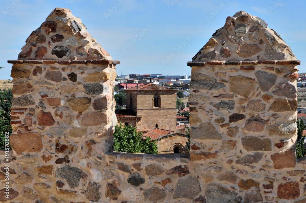 Vista de los exteriores de la ciudad de Avila desde sus murallas, España