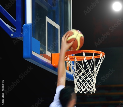 ball down through the basket wtih power light © ChiccoDodiFC