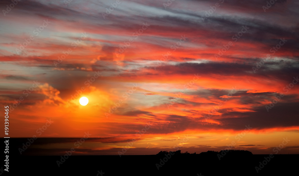 Fototapeta premium sunset, sky, clouds, sun, cloud, orange, sunrise, nature, landscape, evening, blue, light, yellow, dusk, horizon, color, red, dawn, colorful, summer, beauty, morning
