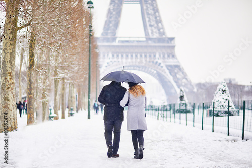 Couple of tourists walking in Paris on a day with heavy snow © Ekaterina Pokrovsky