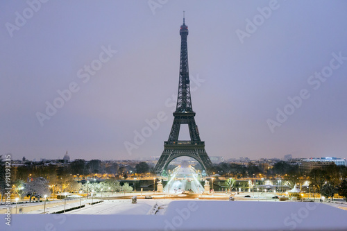 Paris under the snow during the winter, France © Production Perig