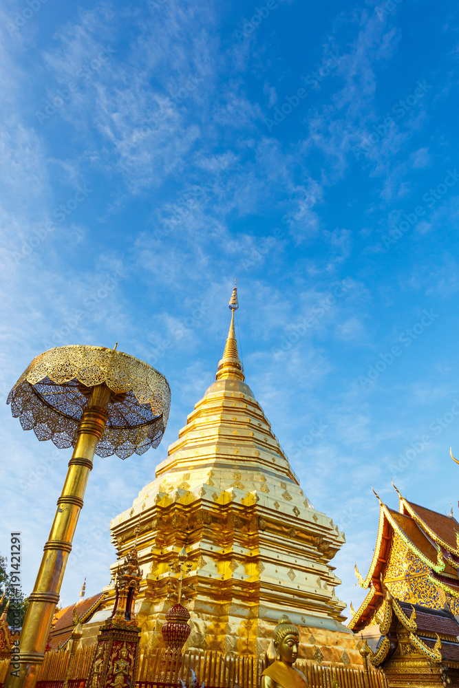 Fototapeta premium Golden Pagoda Wat Phra That Doi Suthep , Chiang Mai, Thailand