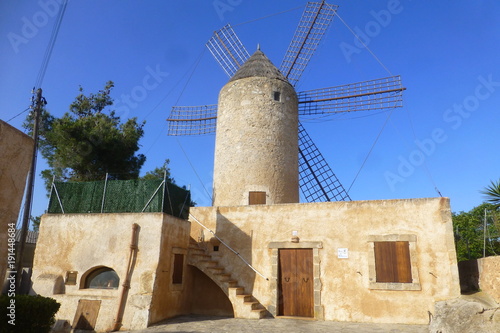 Molino de viento de Felanich​​​ o Felanitx​​​​​,ciudad de Mallorca en la Islas Baleares, España,en la comarca del Migjorn con Santanyí, Campos, Porreras, Villafranca de Bonany y Manacor photo
