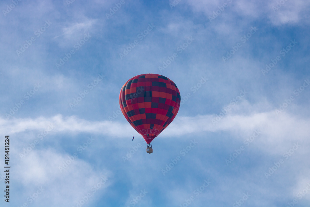 Naklejka premium hot air balloon in winter sailing across the Alps beautiful views of mistuge snowy mountains and villages on the ground