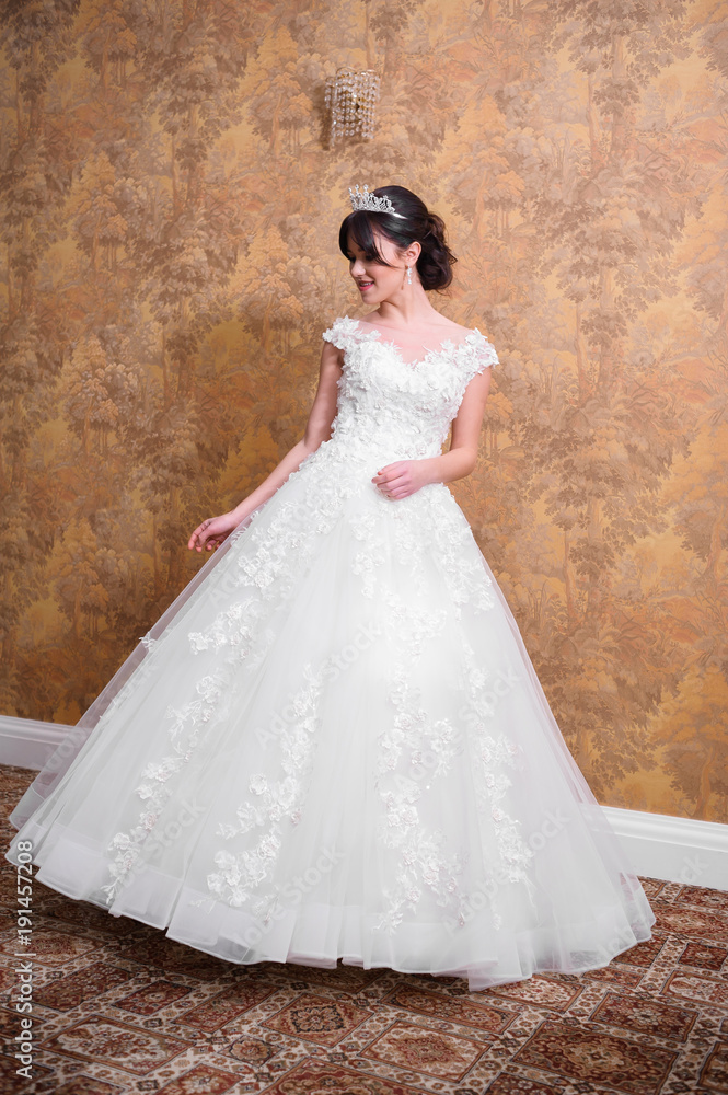Fototapeta premium Beautiful bride in wedding dress