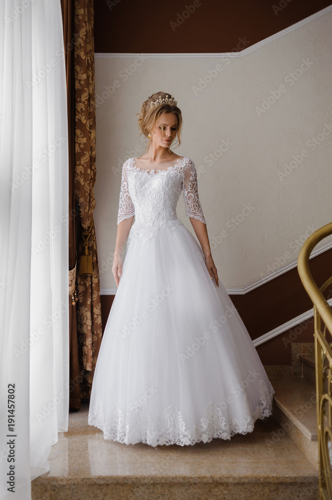 Fototapeta premium Beautiful bride in wedding dress