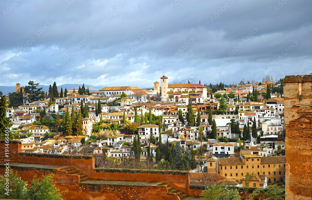 Barrio del Albaicín visto desde la Alcazaba en la Alhambra de Granada, Andalucía, España