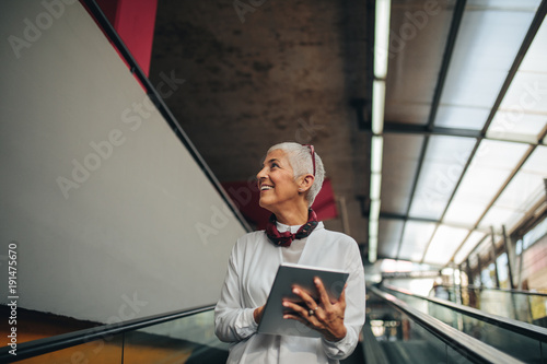 Wallpaper Mural Leading the way Torontodigital.ca