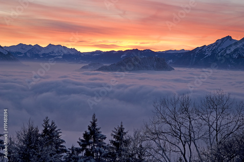 Abenddämmerung in winterlicher Landschaft, aus der Sicht von der Rigi, Schweiz
