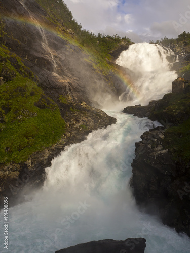 Cascada de Kjosfossen de Fl  m a Myrdal