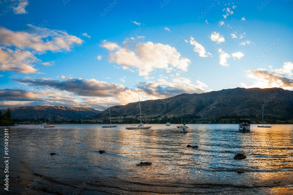 Golden hour at Wanaka Lake in New Zealand