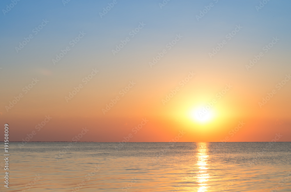 Fototapeta premium sunrise over the calm sea, beautiful landscape