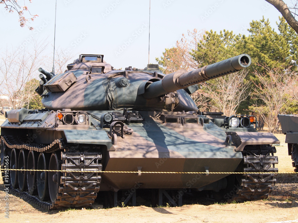 陸上自衛隊の戦車（74式戦車）