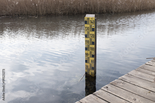 Obraz na płótnie Hochwasserpegel w salonie