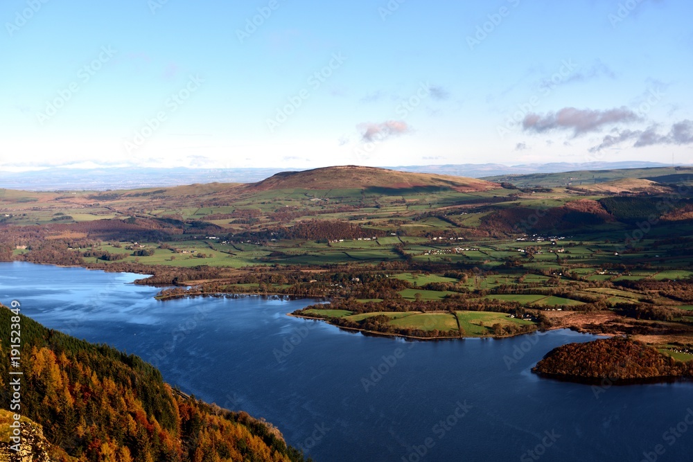 Obraz premium Sunlight on Binsey and Bassenthwaite