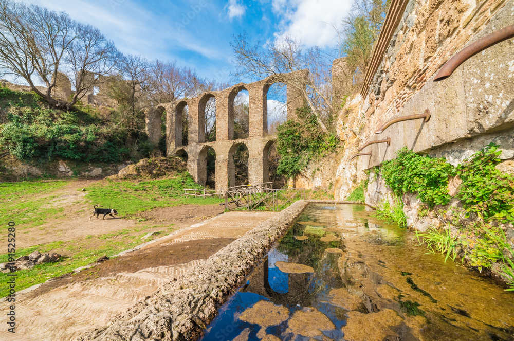 Φωτογραφία Monterano (Italy) - A ghost medieval town in the country of Lazio region, located in the province of Rome, perched on the summit plateau of the hill tuff