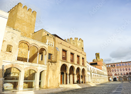 Casas Consistoriales en la Plaza Alta con la Alcazaba al fondo, Badajoz, España
